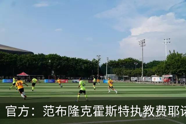 官方：范布隆克霍斯特执教费耶诺德，红军助教胡尔斯霍夫一同加盟